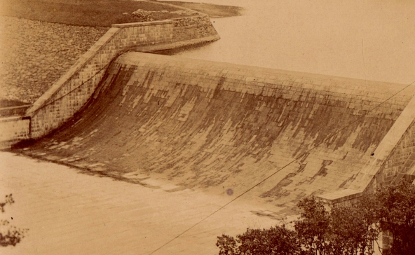 Detail showing the gentle S-curve design of the Old Croton Dam